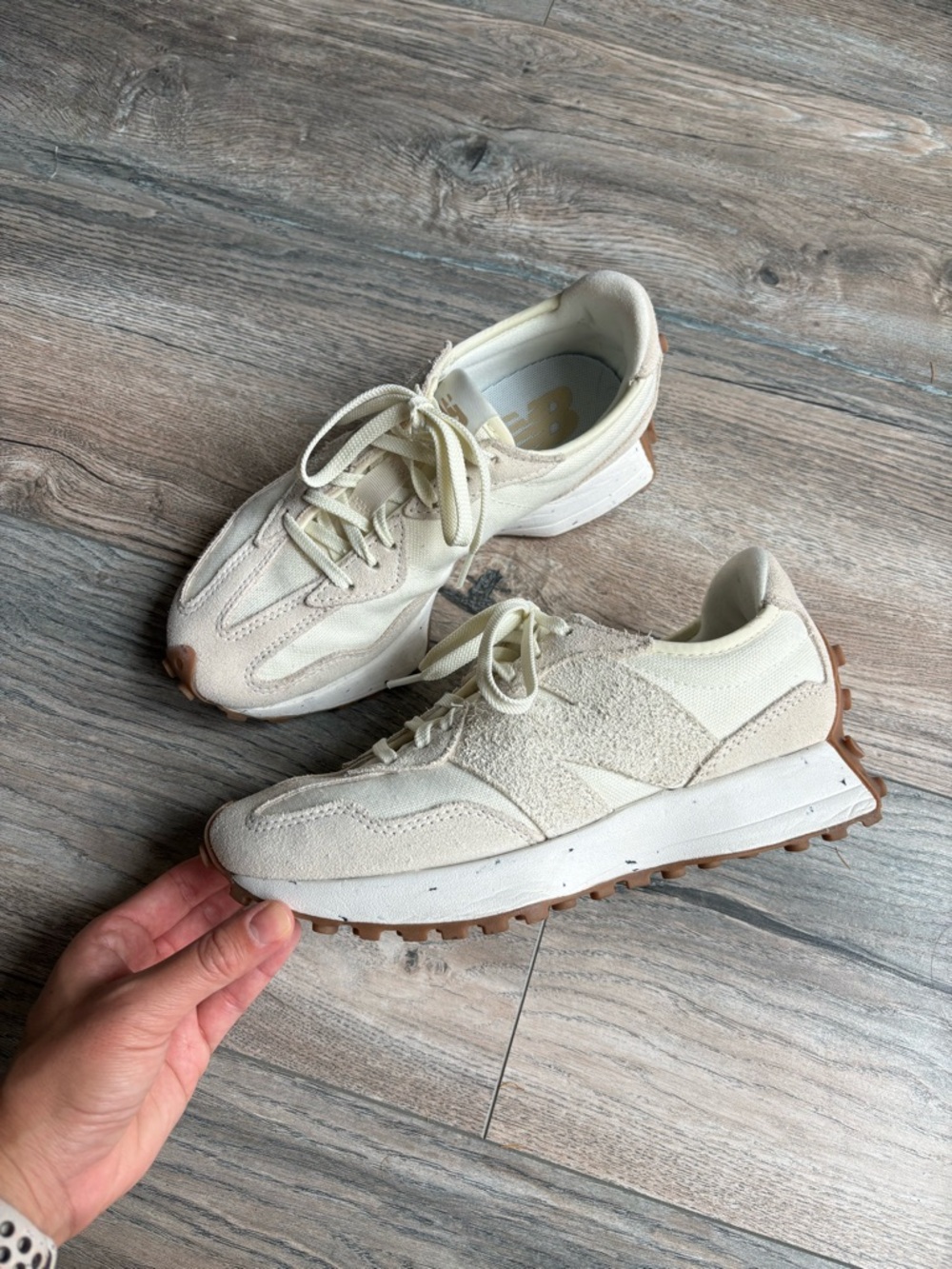 New Balance 327 - Picture 2 of 3